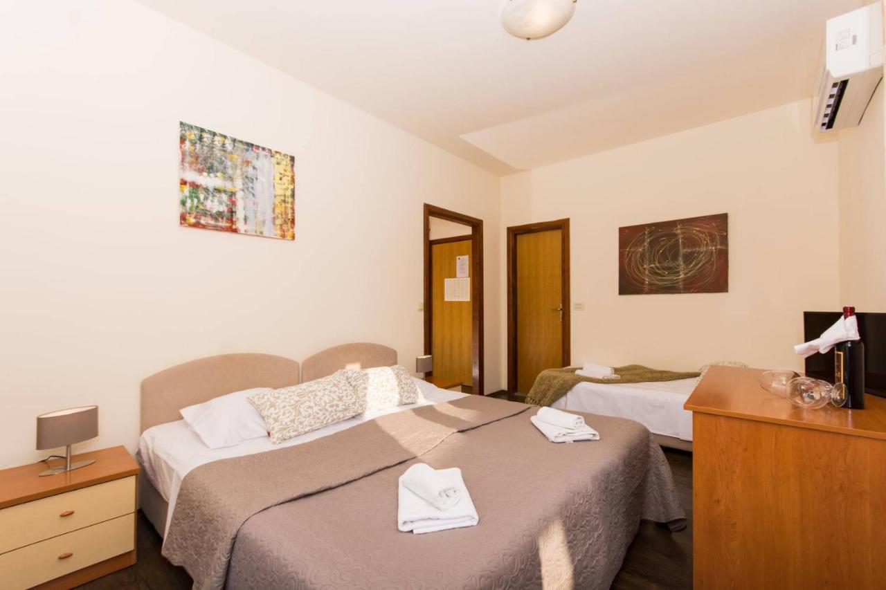 Vila Liza Bed & Breakfast Trogir Exterior photo